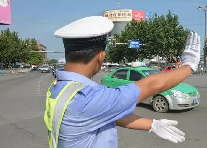 烈日下的擔(dān)當(dāng)、高溫下的堅持