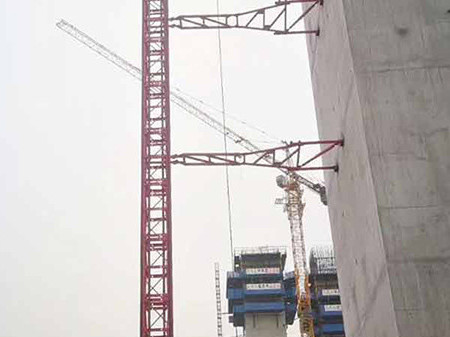 施工升降機(jī)附墻架的維護(hù)和保養(yǎng)方法 施工升降機(jī)附墻架的維護(hù)和保養(yǎng)方法