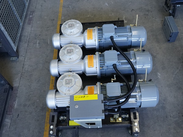 施工升降機(jī)使用的普通電機(jī)與變頻電機(jī)區(qū)別有哪些？