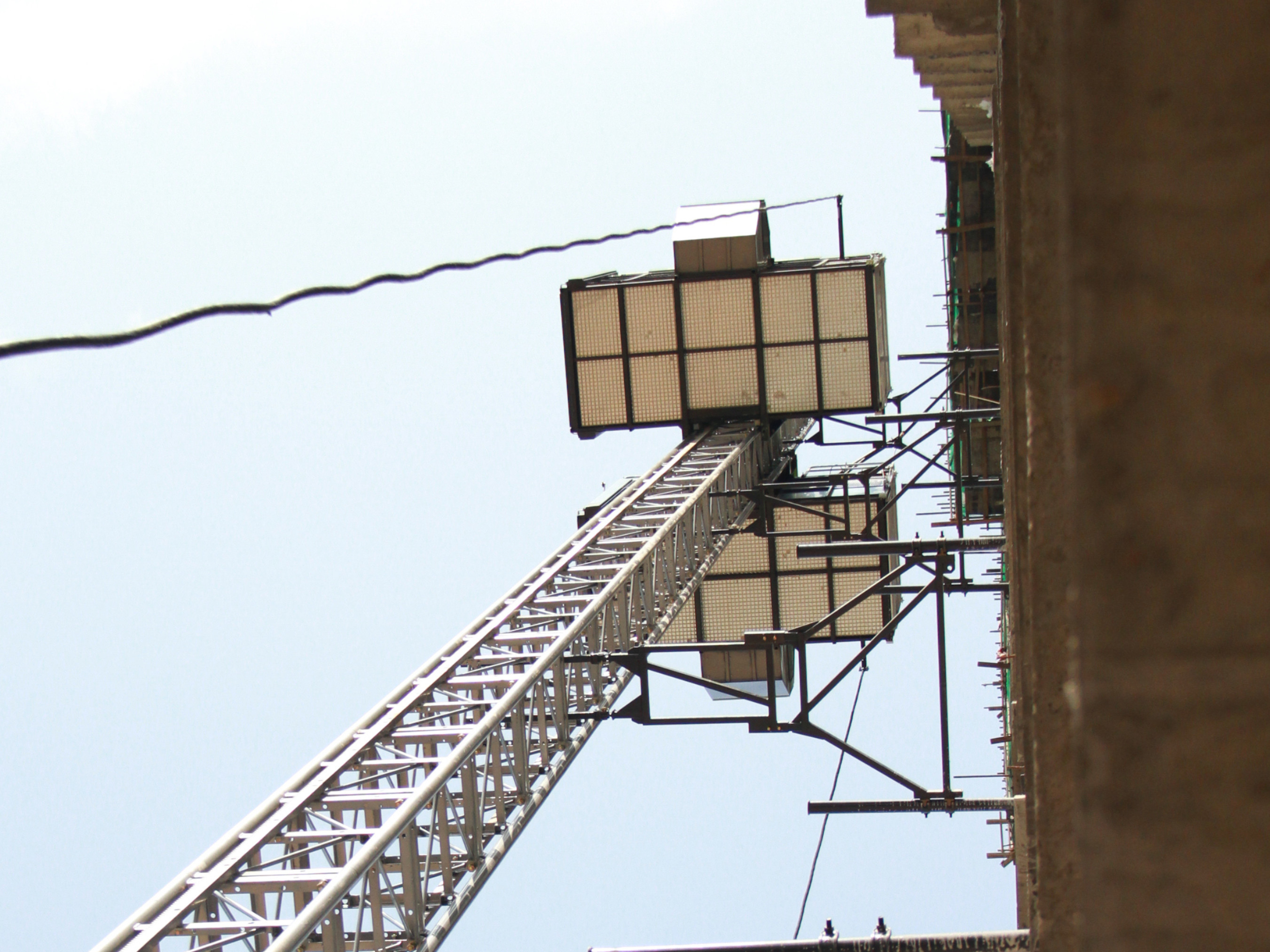 施工升降機標(biāo)準(zhǔn)節(jié)的連接方式有哪些注意事項 施工升降機標(biāo)準(zhǔn)節(jié)的連接方式有哪些注意事項