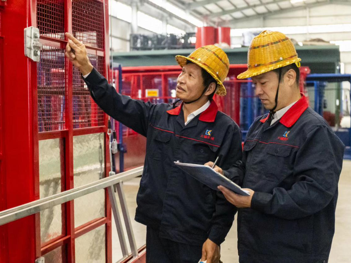 向奮戰(zhàn)在一線加班加點(diǎn)的同事們致敬！