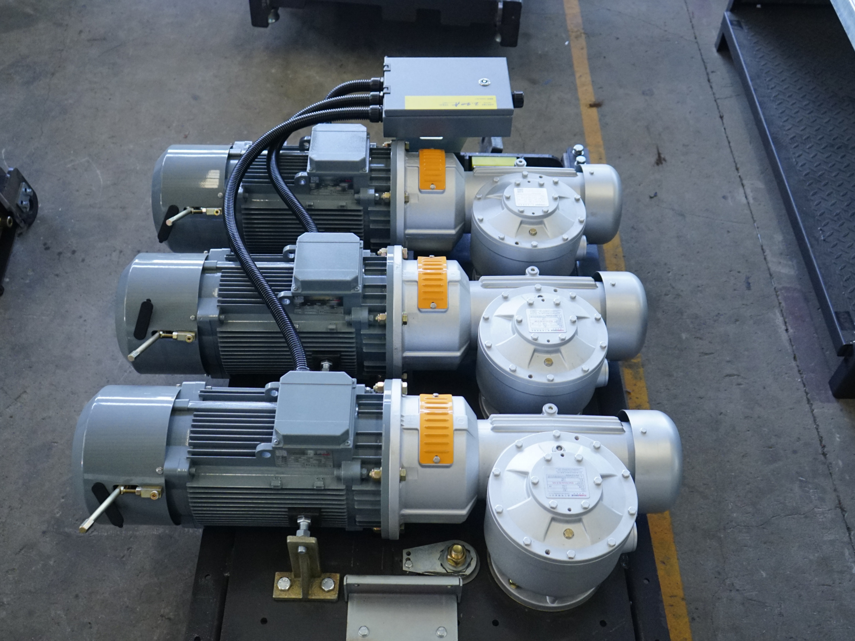 施工升降機傳動機構的類型及特點 施工升降機傳動機構的類型及特點